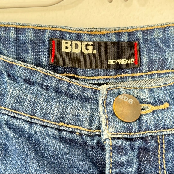 Urban Outfitters BDG Dark Wash Boyfriend Shorts Sz 30 - Picture 3 of 10